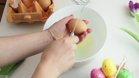 Girl makes a easter biscuit cake in the kitchen. for the Easter holiday 库存影片 150792932