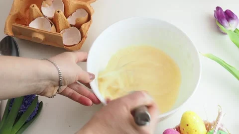 Girl makes a easter biscuit cake in the kitchen. for the Easter holiday 库存影片 150793058
