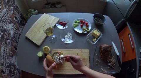 Girl making pulled pork burger on her kitchen: spooning mayo on meat 스톡 동영상 64666235