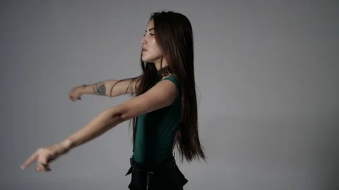 Girl making a wave Video stock 105393320