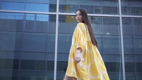 Girl model posing Video stock 110608043