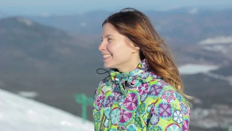 Girl in mountains smiling at camera Vidéo 73287116