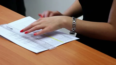 The Girl in The Office Working on The Computer Vídeo Stock 52433447
