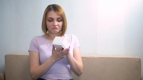 The girl opens the box and throws the box she complained Video stock 128131166