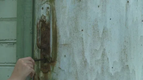 Girl opens door Stockbeeldmateriaal 10683211