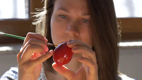 Girl paints an easter egg Stock Footage 83547660