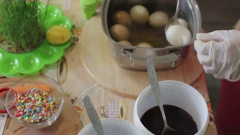 The girl paints Easter eggs Stock Footage 76644138