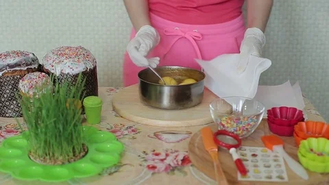 The girl paints Easter eggs Stock Footage 76644849