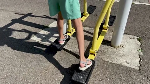 Girl performs exercises on a leg trainer, running and walking, stepper Video stock 160705517