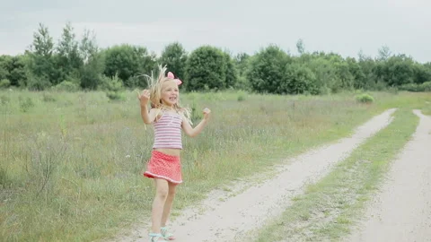 Girl playing with ball Stockbeeldmateriaal 86176864