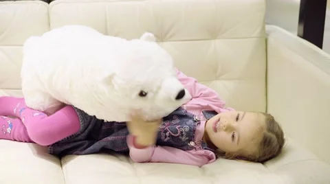 Girl playing with a bear 스톡 동영상 68150441