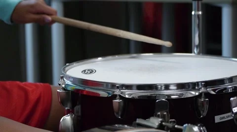 Girl playing drums 스톡 동영상 45590891