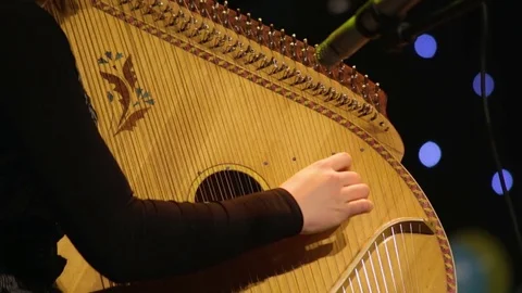 Girl playing ethnic instruments. close-up 库存影片 71506980
