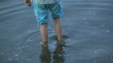 Girl playing in the water Stock Footage 11424331