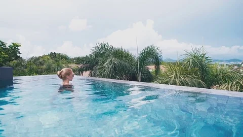 Girl in the pool Stock-Footage 77190907