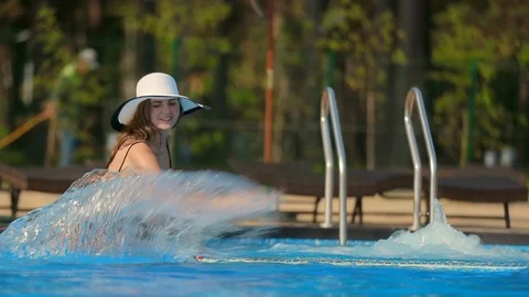 The girl in the pool makes a splash Stock-Footage 95770084