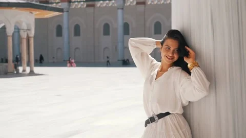Girl posing at the column of the old palace Stock Footage 158121642