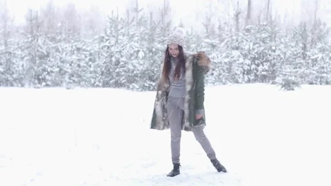 Girl posing in the forest snow Video stock 71245429