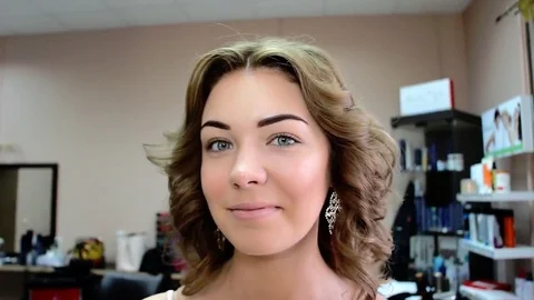 Girl posing on the make-up Stock Footage 83395963
