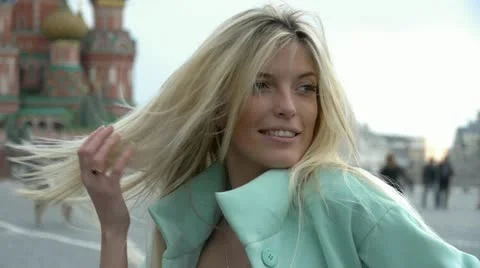 Girl posing on the Red Square 스톡 동영상 21388129