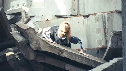 A girl posing on the ruins. Video stock 141114648