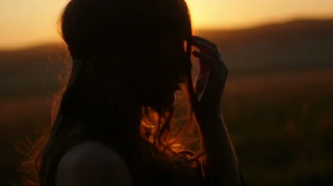 Girl posing at sunset in field Видео 63110393
