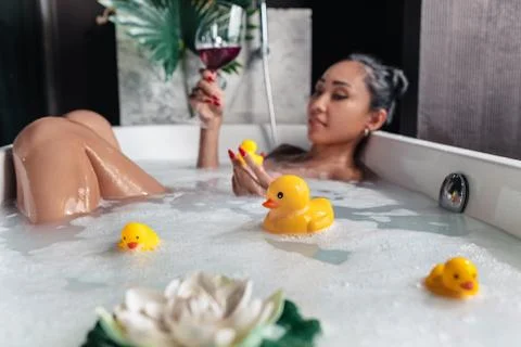 Girl posing while lying in a foam bath Stock-Fotos