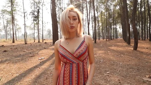 Girl posing in woods Video stock 126573034