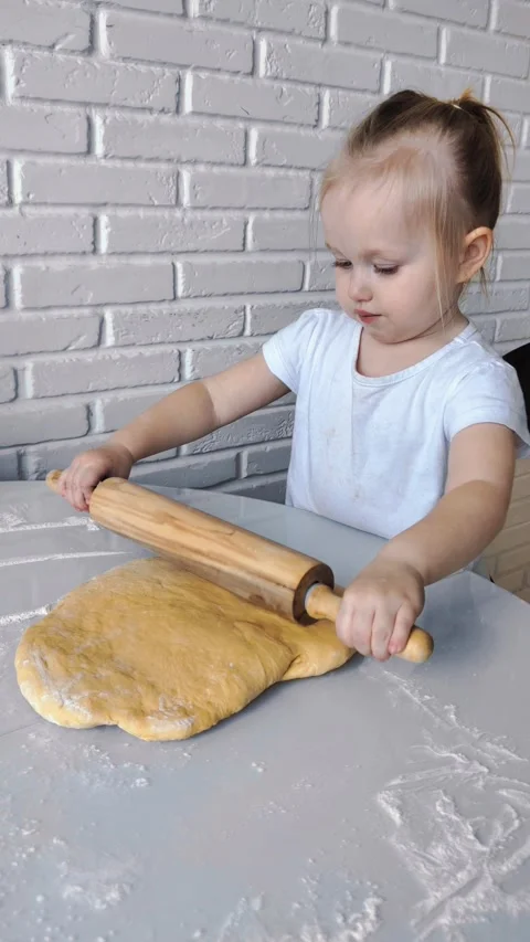 Girl preparing bread Video stock 275349411