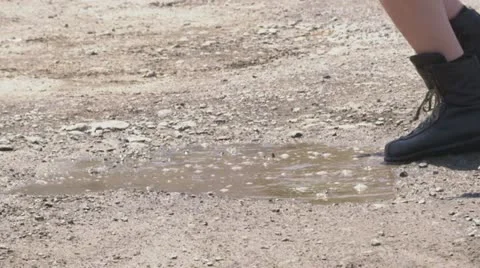 Girl puddle 2 스톡 동영상 11408482