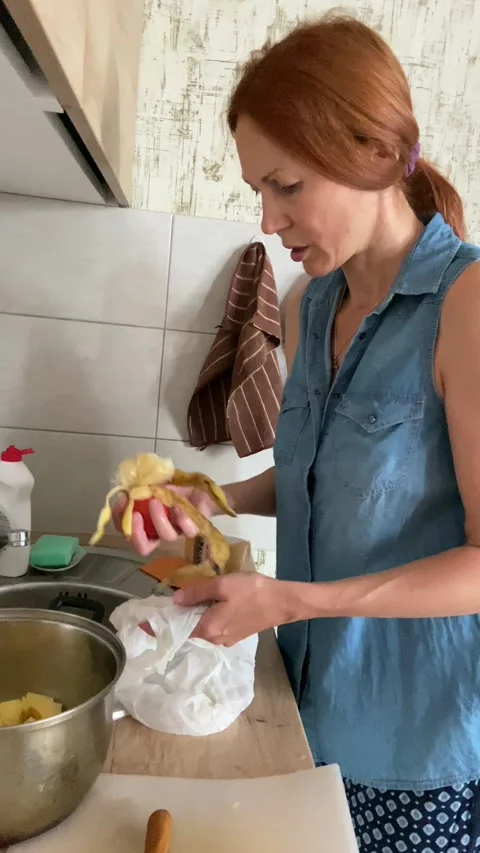 The Girl Pulls Out The Corks from the Potato in the Scoop Video stock 249455109