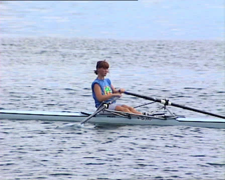 Girl rowing 스톡 동영상 22747322
