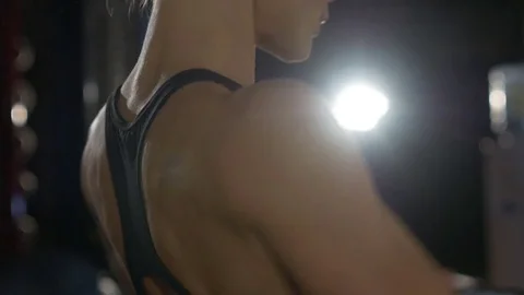 Girl on a rowing machine 库存影片 73994204