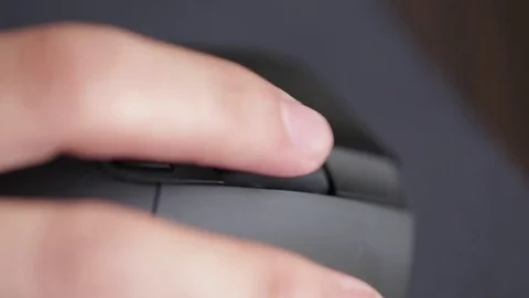 Girl scrolling mouse Stock-Footage 82271965