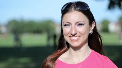 Girl smiling at the camera Vídeo Stock 25291259