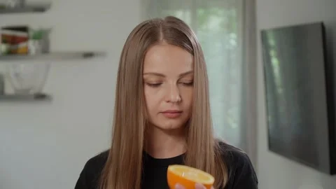Girl sniffs an orange 스톡 동영상 241997848
