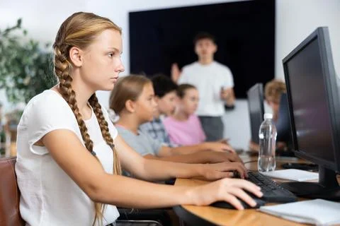 Girl student learning to work on computer in classroom Foto stock