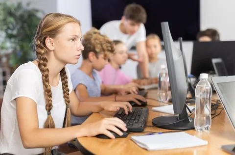 Girl student learning to work on computer in classroom Foto stock