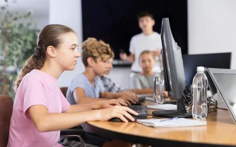 Girl student learning to work on computer in classroom Foto stock