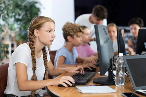 Girl student learning to work on computer in classroom Foto stock