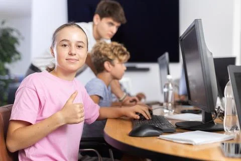 Girl student learning to work on computer in classroom Foto stock