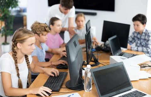 Girl student learning to work on computer in classroom Foto stock