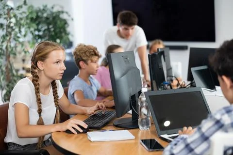 Girl student learning to work on computer in classroom Foto stock