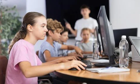 Girl student learning to work on computer in classroom Foto stock