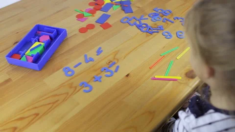 Girl studying arithmetic 库存影片 101017299