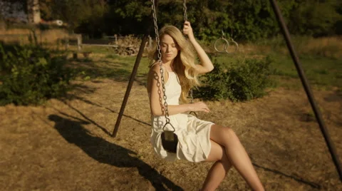 Girl on a Swing 動画素材 66561160