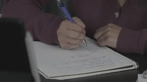 Girl taking notes - Close up Stockbeeldmateriaal 138899884