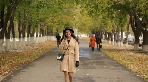 Girl talking on mobile Stock Footage 55891162