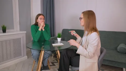 Girl talks at interview for job vacancy. Vídeos de archivo 231328847