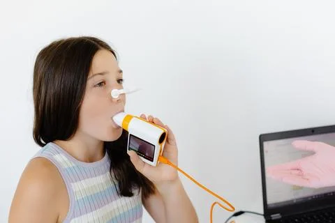 Girl testing breathing function by spirometry in doctors office. Diagnosis .. Stock-Fotos